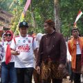 Ketua DPRD Jepara bersama Kodim 0719/JeparaMembentangkan Bendera Merah Putih Raksasa Di Bantrung, Puncaki Bantrung Culture Festival 2025 Simbol Kebersamaan Dan Persatuan