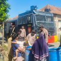 ​Ringankan Beban Warga, Sat Samapta Polres Jepara Salurkan 6.000 Liter Air Bersih Di Kedungmalang
