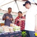 Dongkrak Ekonomi Lokal, Ratusan Produk UMKM dan BUMDes Dipamerkan, Bupati Jepara Ikut Borong Dagangan